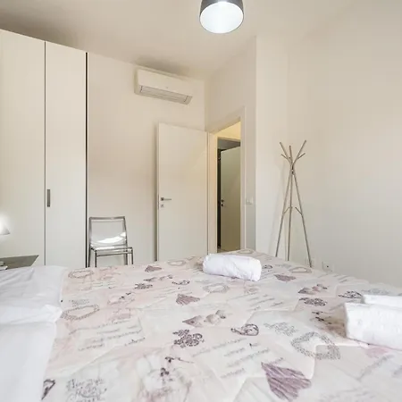 Roberto Flat - 10 Minuti Da Fiera Di Verona