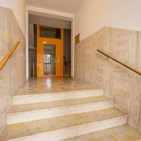 Roberto Flat - 10 Minuti Da Fiera Di Verona