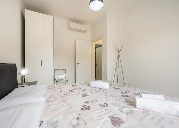 Roberto Flat - 10 Minuti Da Fiera Di Verona